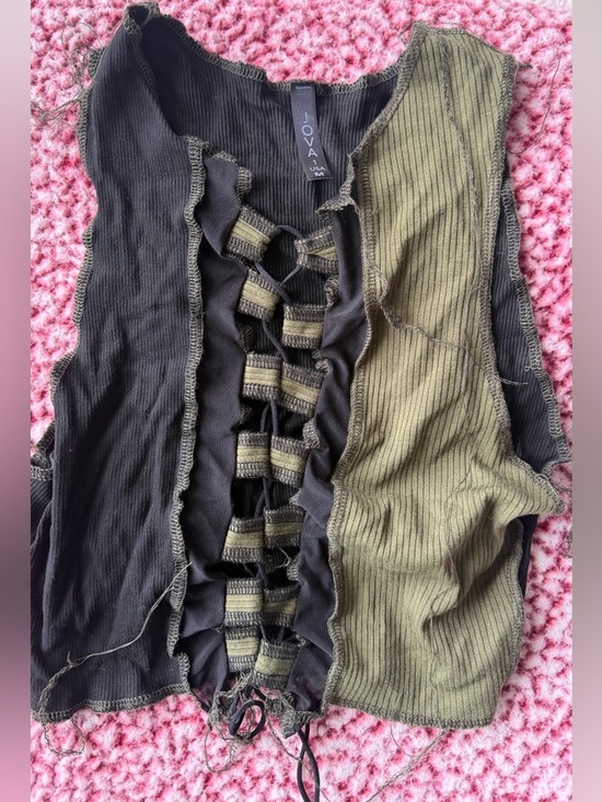 Olive & Black Lace-Up Mesh Crop Tank Top - Picture 3 of 5